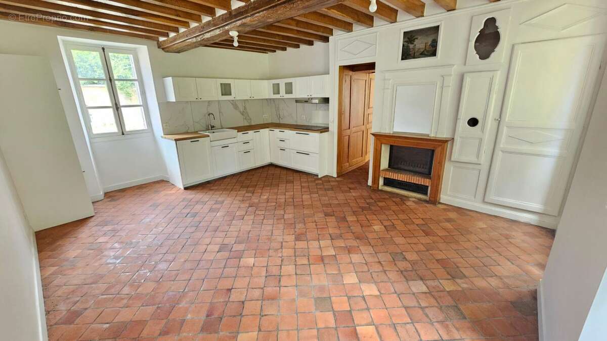 Houdan et N12 proche / Maison rénovée 210 m2 / 5 chambres + dépendances - photo 6