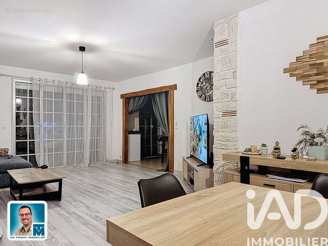 Maison 94 m² à Chuisnes  - photo 3