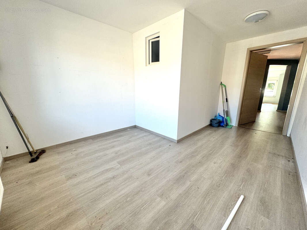 SARRALBE - Immeuble à gros potentiel de cashflow ! 6P + garage - photo 19