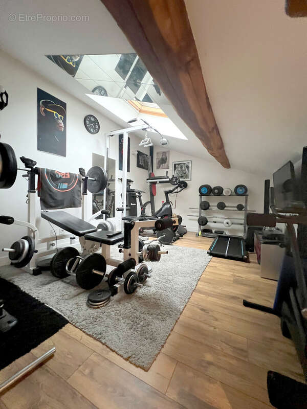 Appartement à GREZIEU-LA-VARENNE