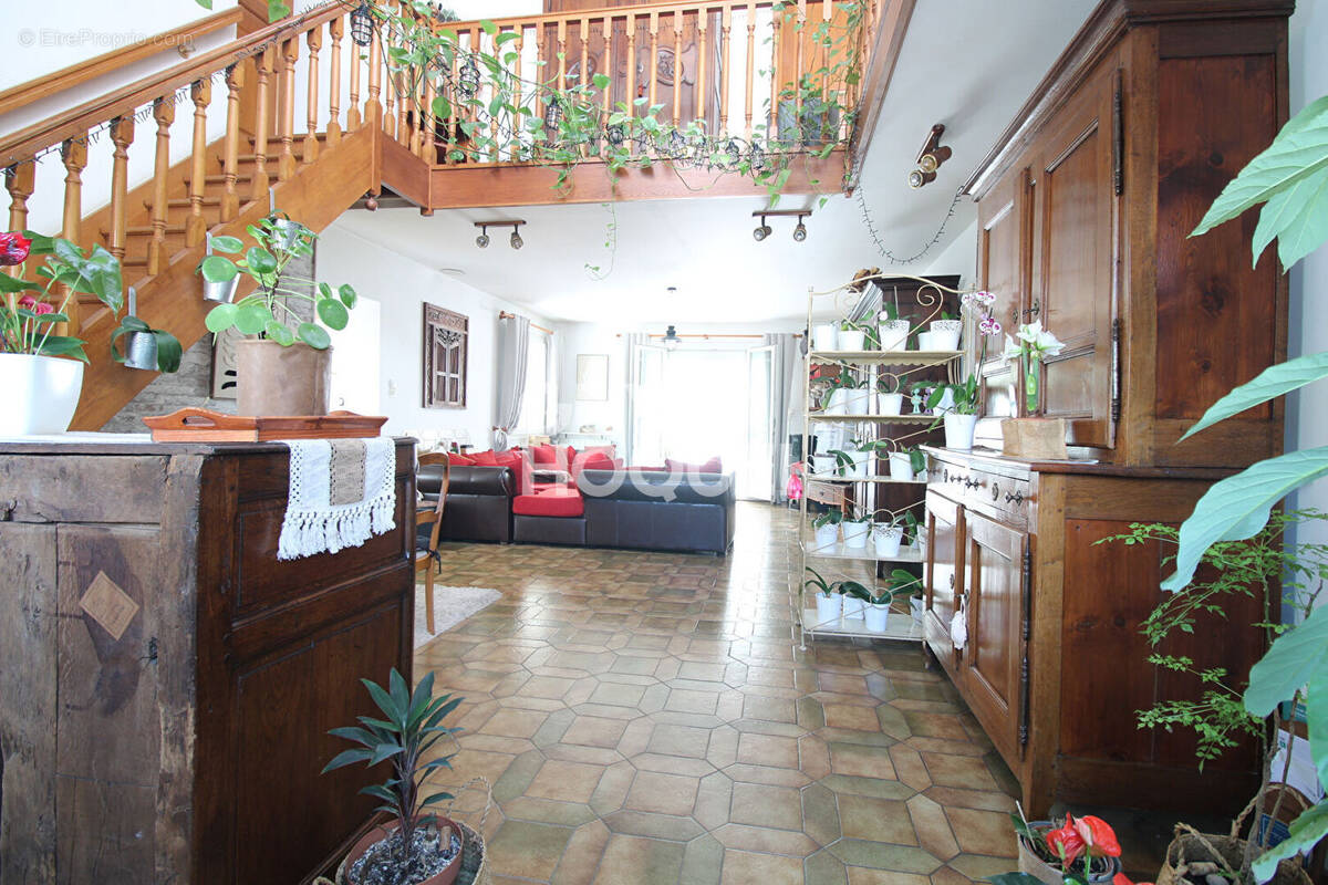 Maison à CHEVRY-COSSIGNY