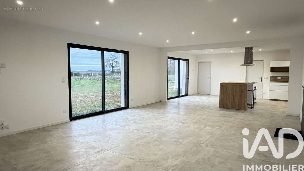 Photo 3 - Maison à NIEUL-LE-VIROUIL