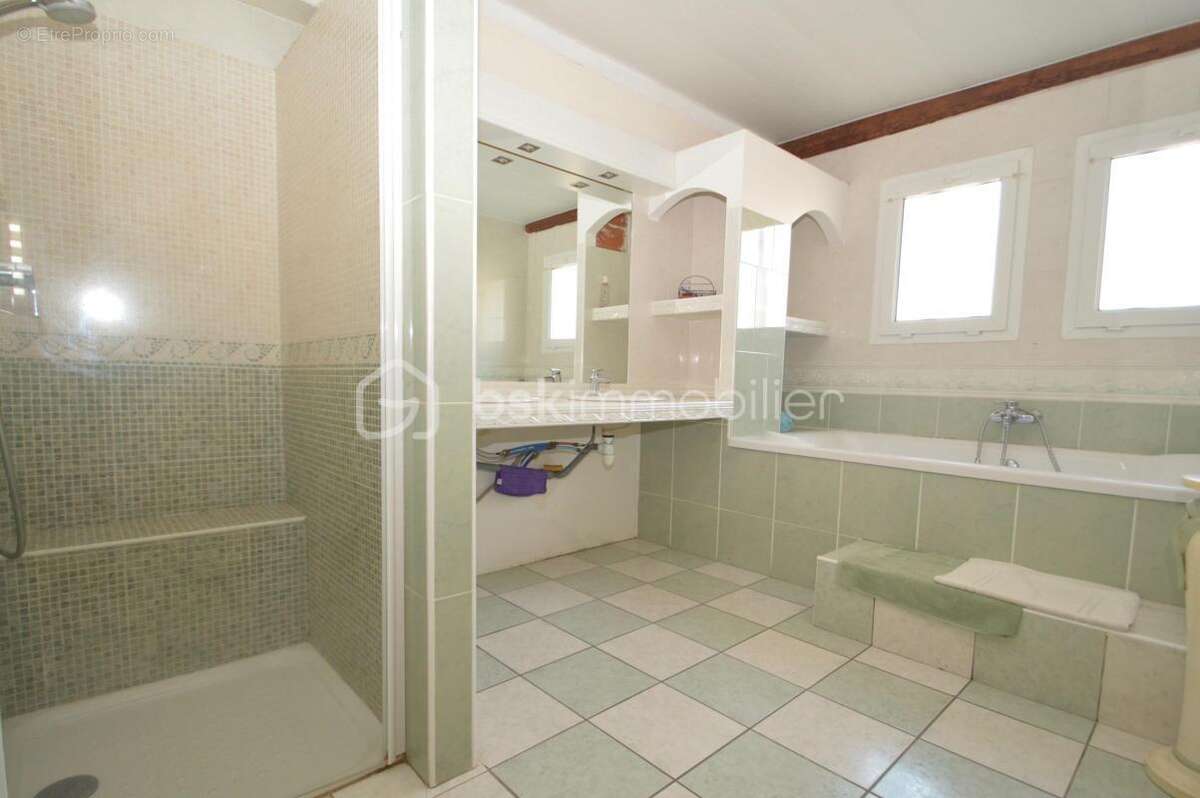 A PIA Villa T5 avec piscine et garage – Cadre calme et privilégié - photo 11