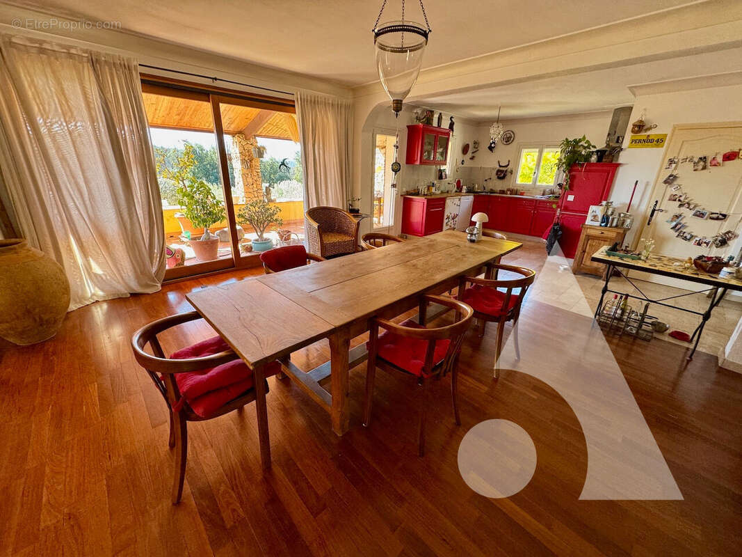 Maison à VILLECROZE