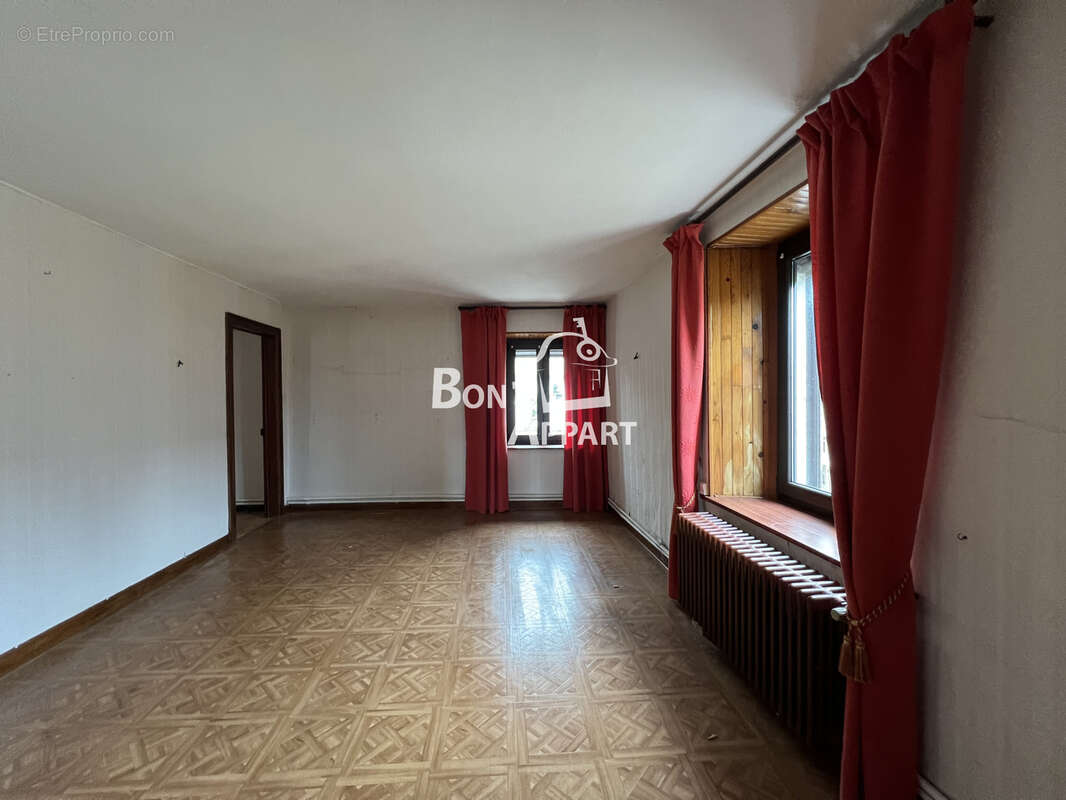 Appartement à COSNES-ET-ROMAIN