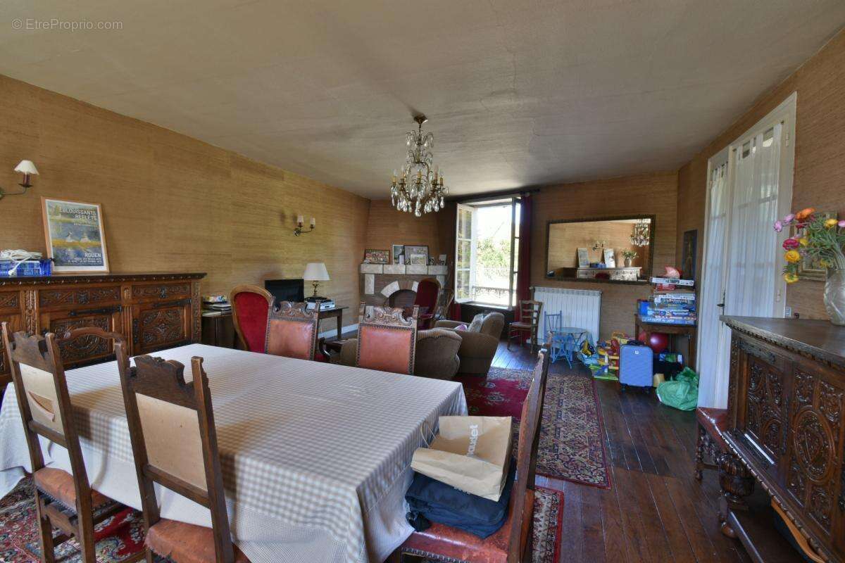 Maison familiale, 5 chambres, au coeur de Prissac (36) - photo 5