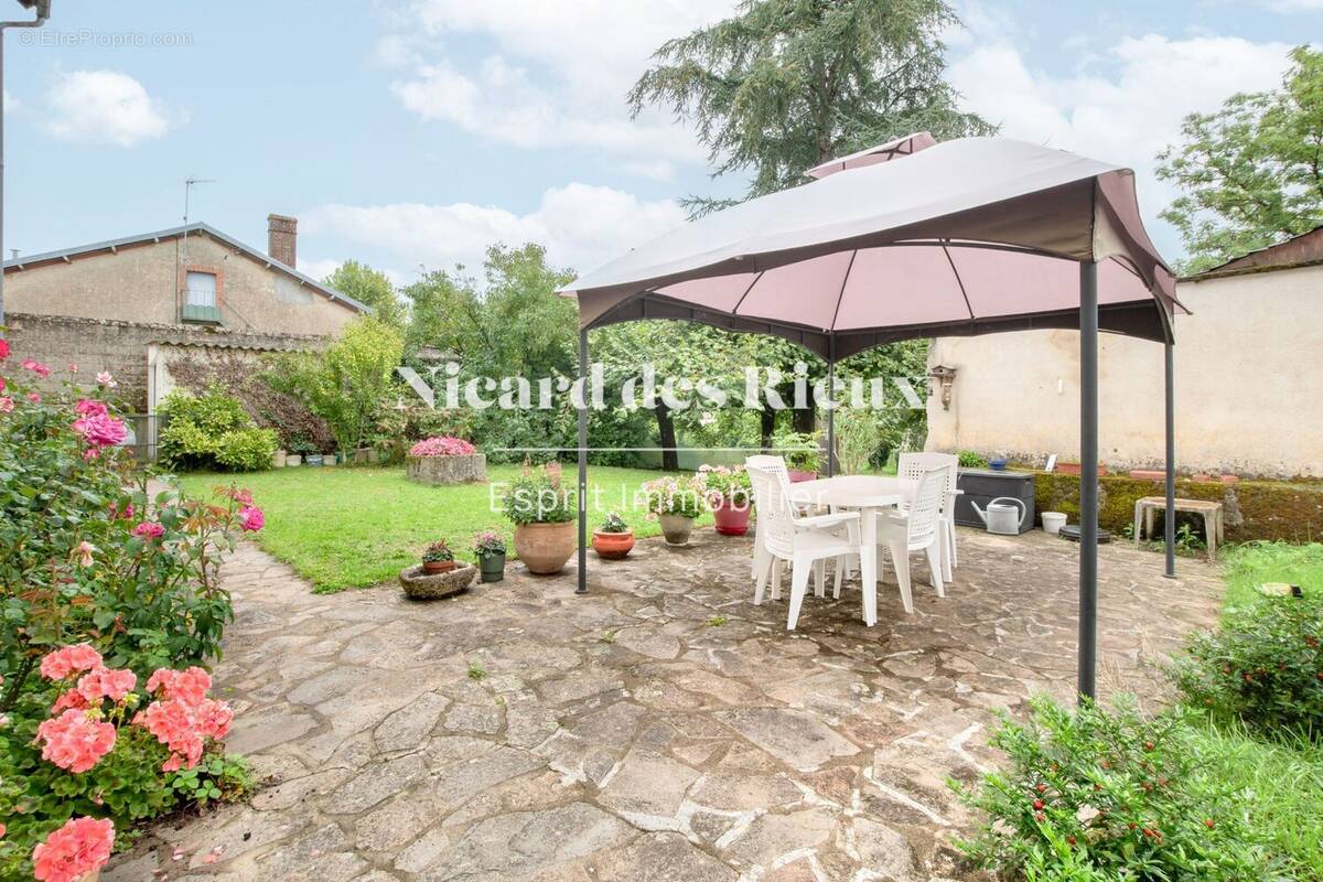 Maison à MAGNAC-LAVAL