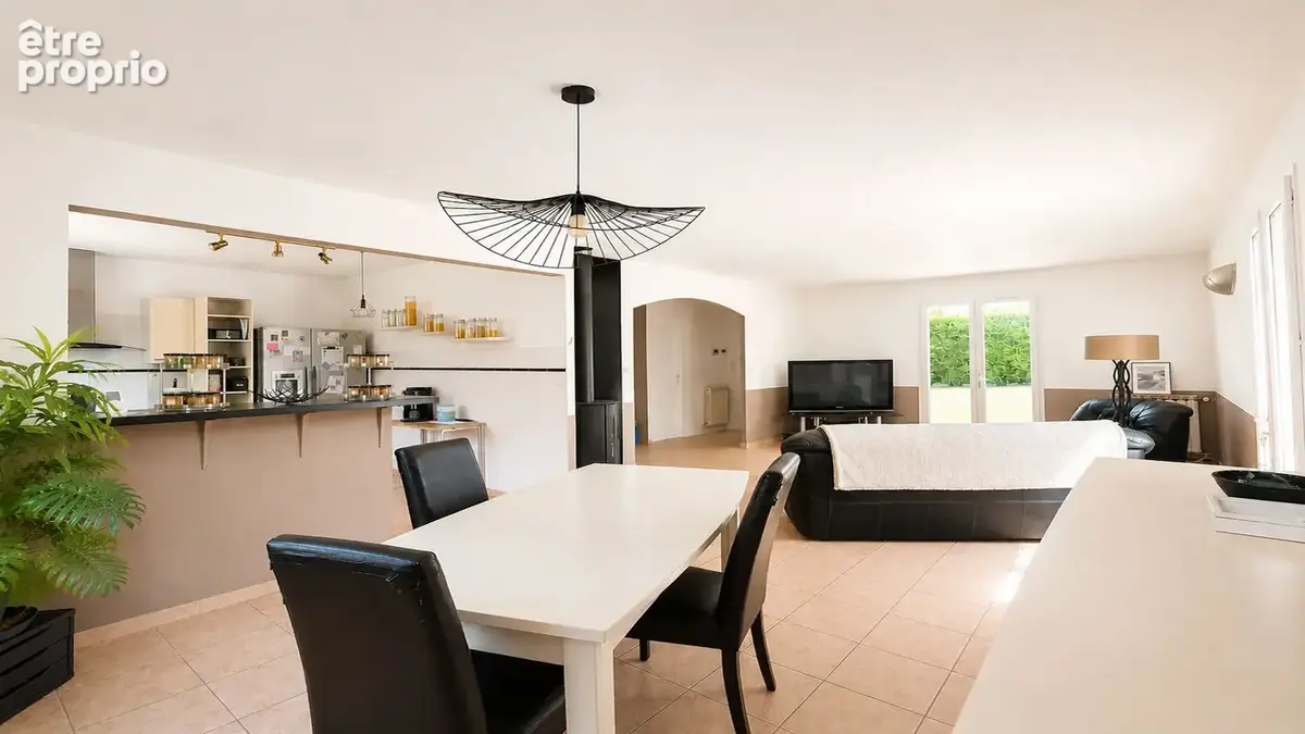 Maison T5 de plain-pied de 114 m² , proche commodités . - photo 9