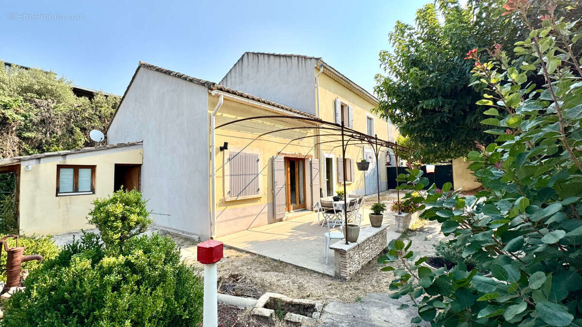 Mas avec piscine et dependances sur 1133 m² de jardin clos et arboré. - photo 16