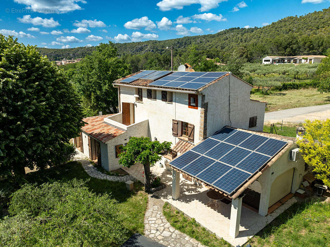 Maison à VILLECROZE