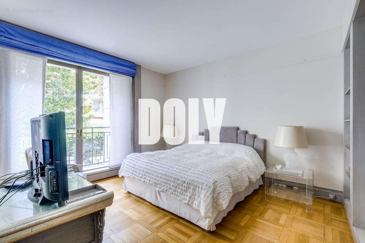 Appartement à PARIS-8E