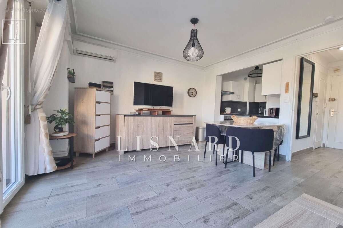 Appartement à VALLAURIS