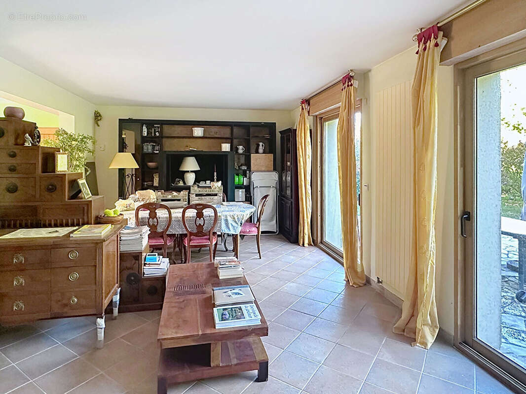 Maison à LA CELLE-LES-BORDES