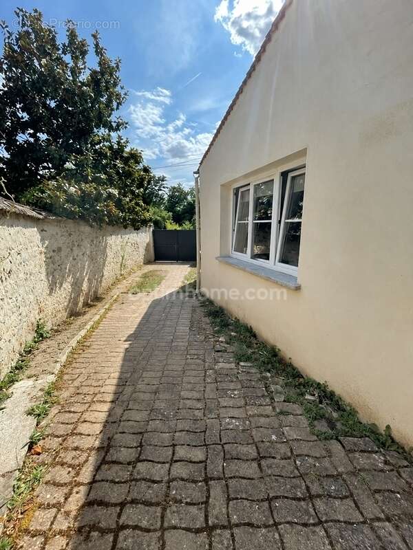 Maison à SAINT-CYR-SOUS-DOURDAN