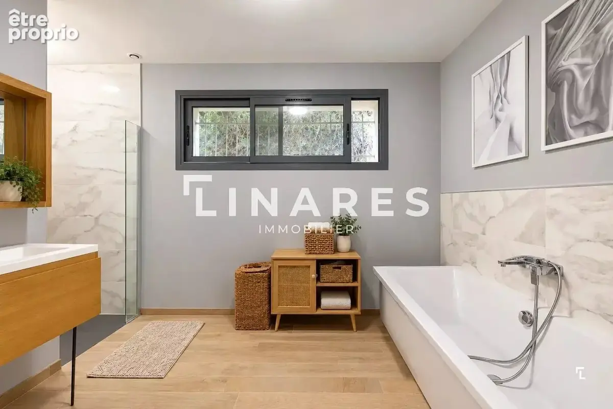 LA SUBLIME - Villa T6 de 232m² dont une dépendance aménagée de 50m² - Piscine - Terrain de 6700m² - 13400 AUBAGNE - photo 12