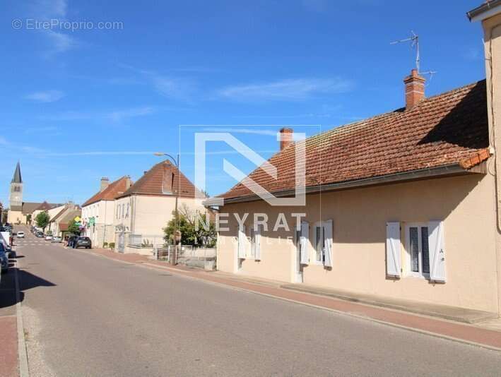 Maison à SAINT-MARTIN-EN-BRESSE