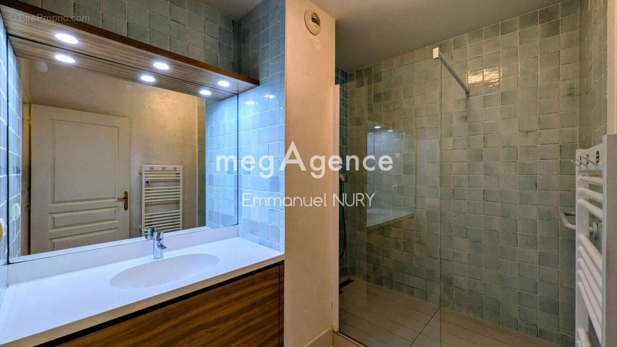 Appartement à CHARBONNIERES-LES-BAINS