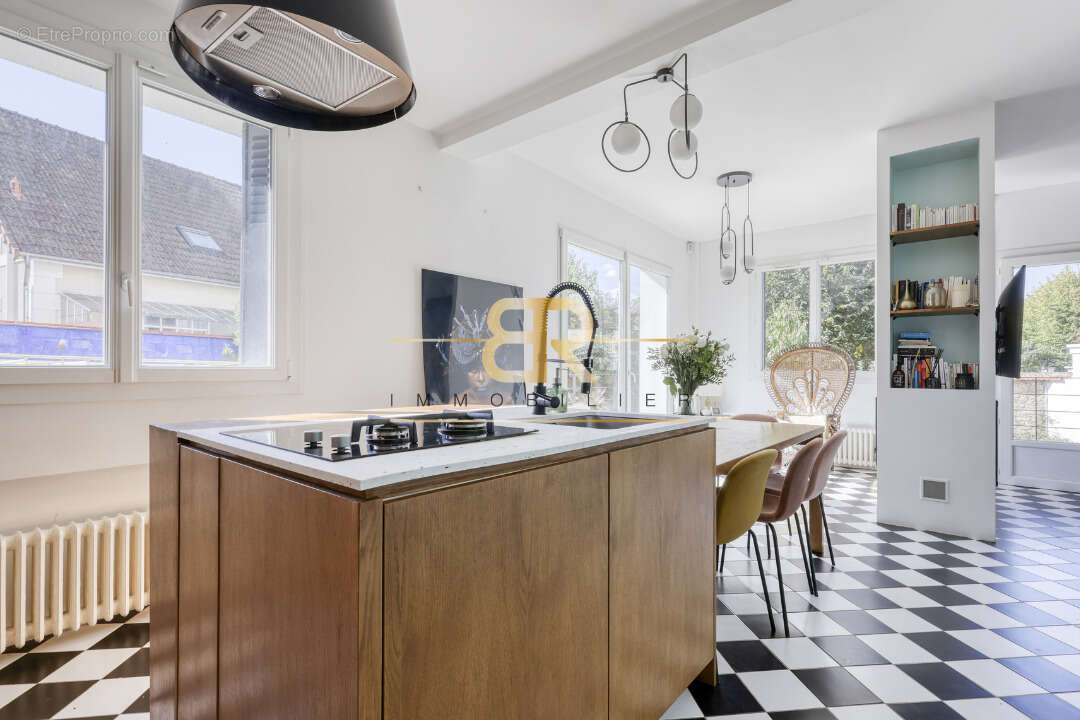 Maison à SAINT-MAUR-DES-FOSSES