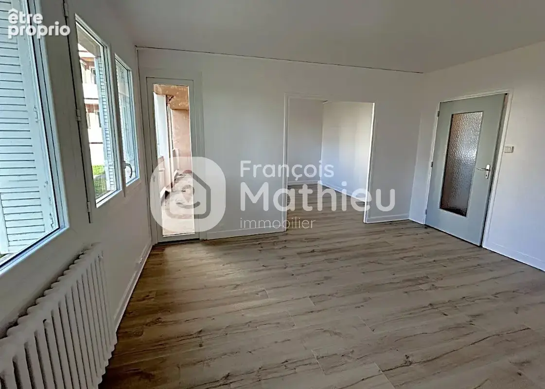 Châtenoy-le-Royal - Appartement T3 rénové avec balcon et cave - photo 3
