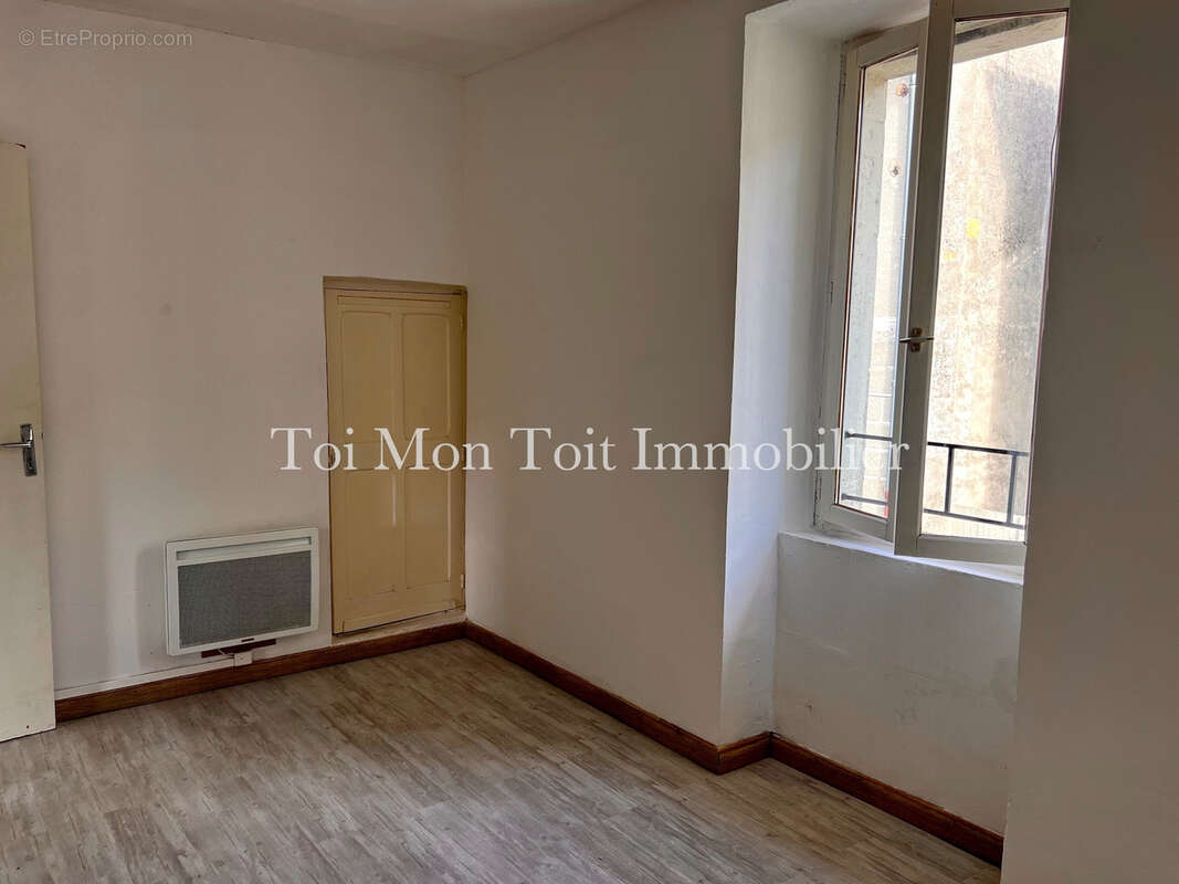 Maison de village indépendante de 87m2 env. sur 2 niveaux + Jardin & dépendance. - photo 8