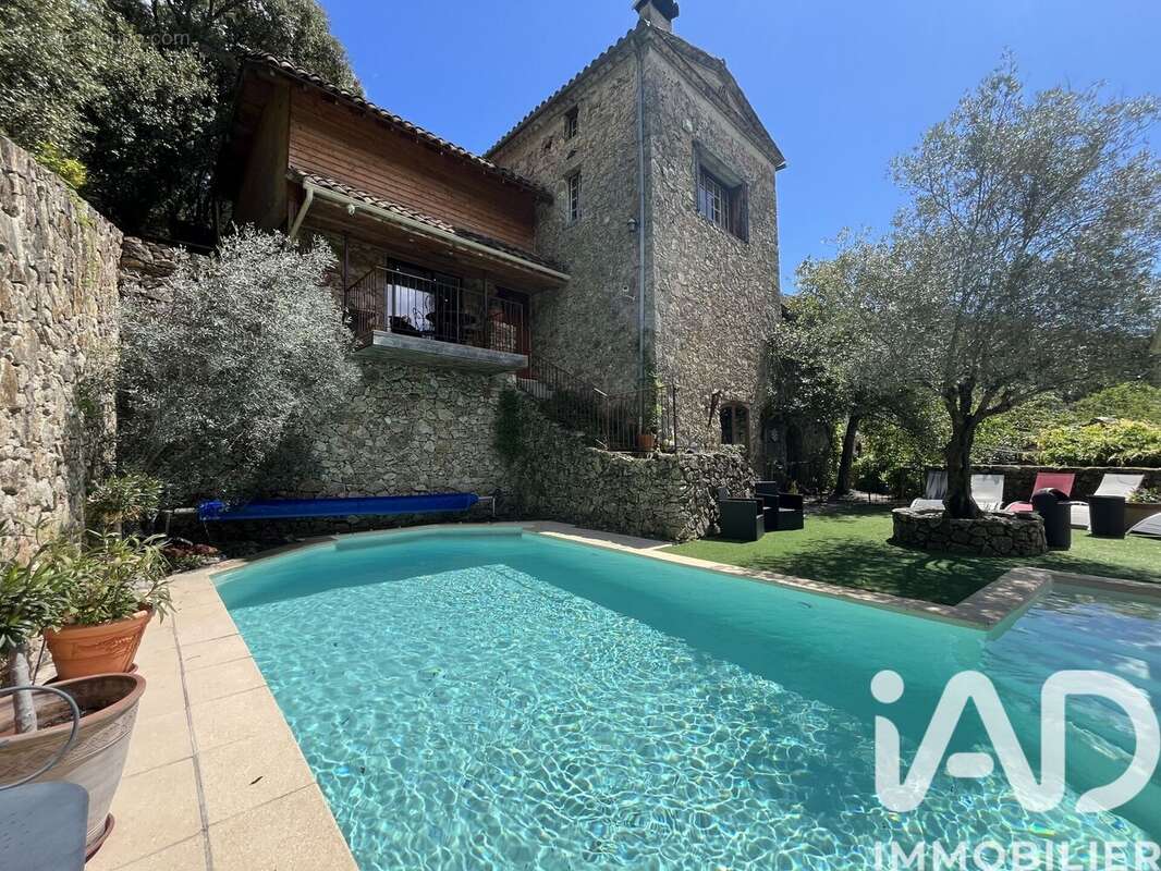 Maison 345 m² à Notre-Dame-De-La-Rouviere  - photo 2