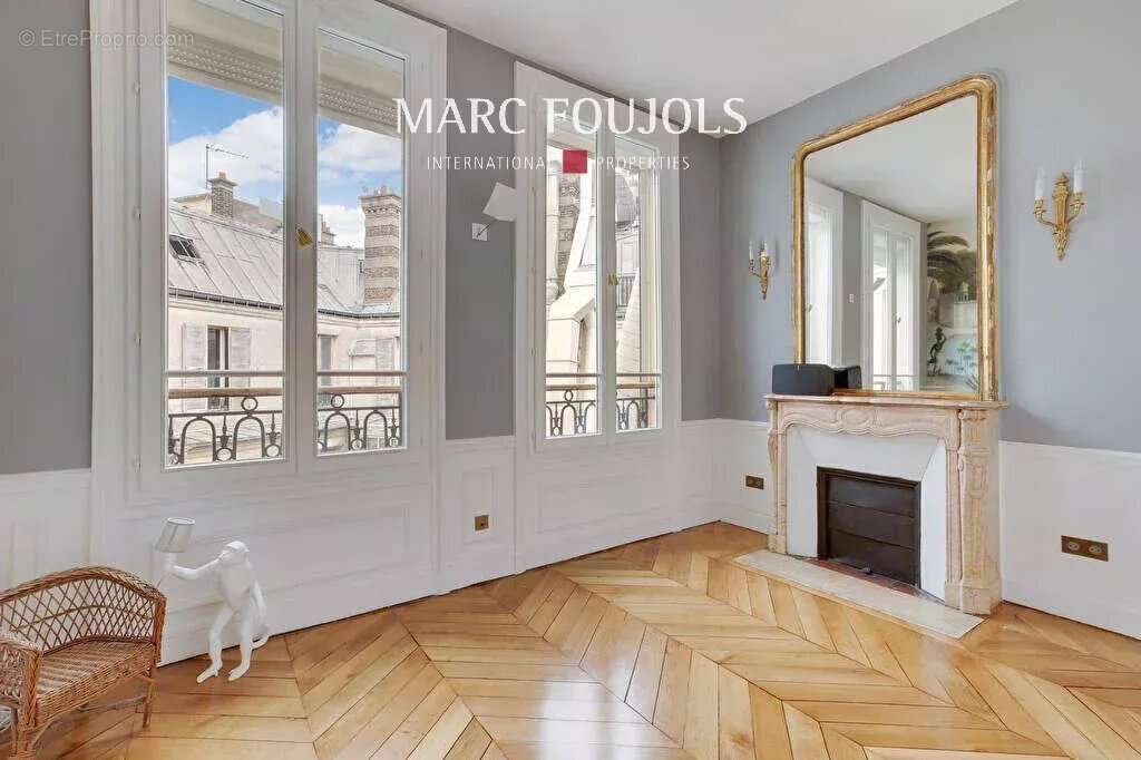 Appartement à PARIS-16E