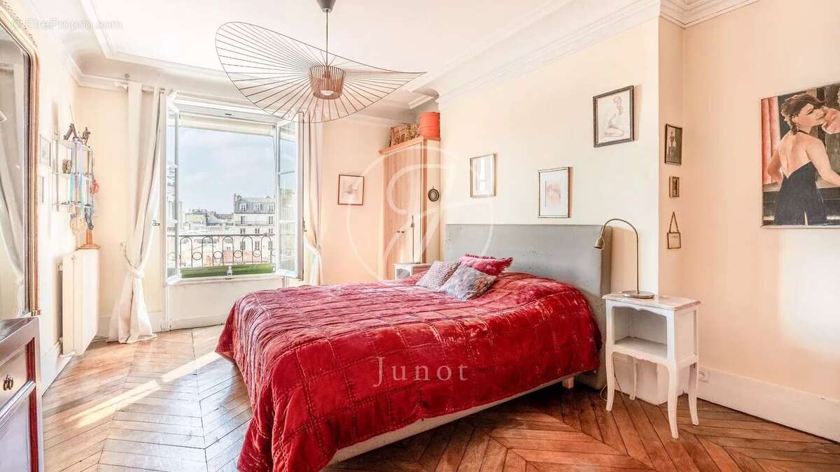 Appartement à PARIS-3E