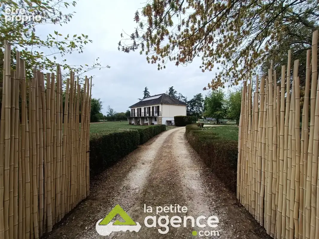 Maison 3 chambres sur près d'un hectare de terrain - photo 3