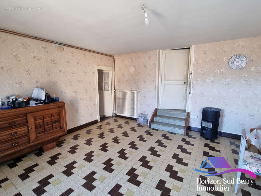 salle à manger - Maison à CHASSIGNOLLES