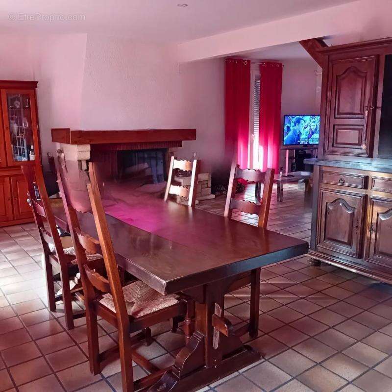 Maison à LES ECRENNES