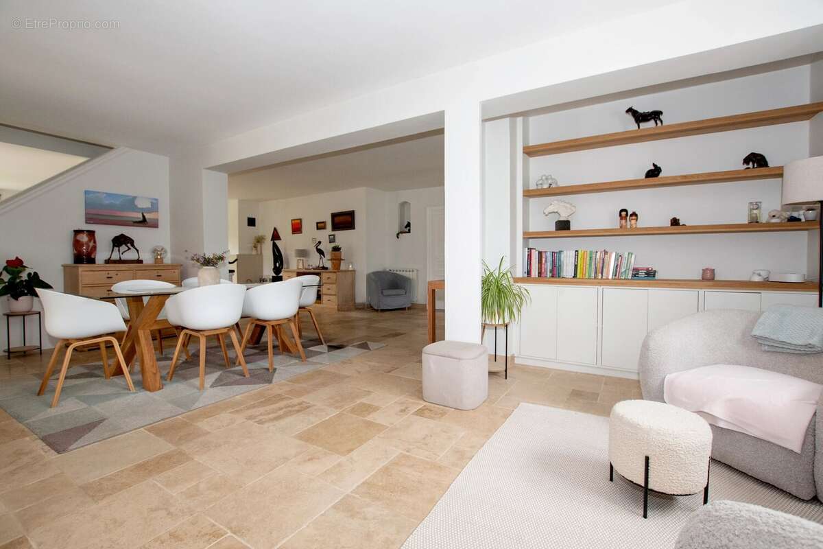 Maison à CHATEAUNEUF-GRASSE