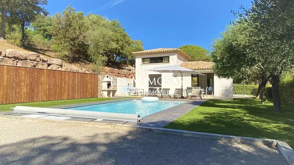 Maison à ROQUEBRUNE-SUR-ARGENS