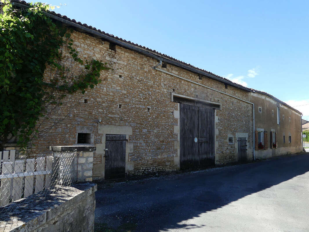 Maison 235m² à voulême - photo 17