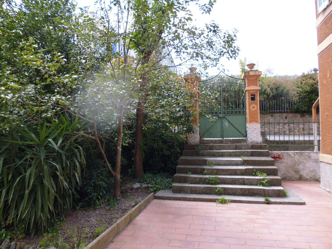 Rare - appart 122 m2 + cour/terrasse + garage 30 m2 - photo 5