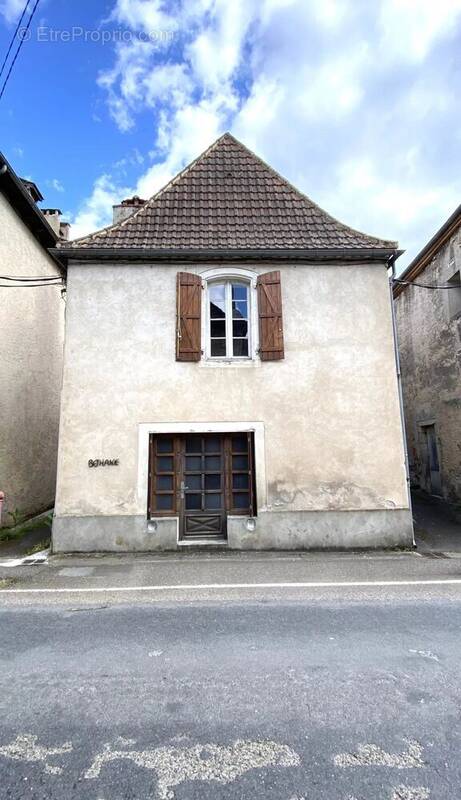 Maison à SALVIAC