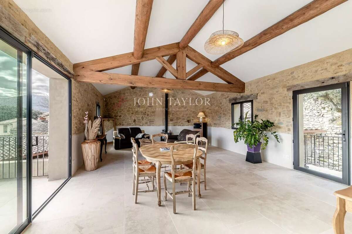 Maison à VAISON-LA-ROMAINE