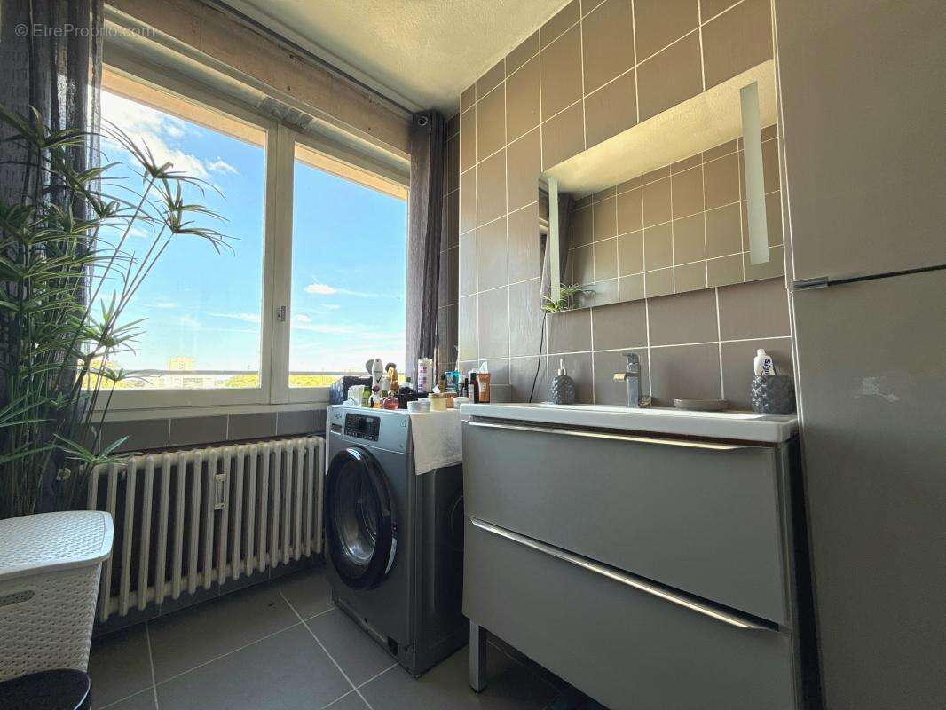 Appartement à CHENOVE