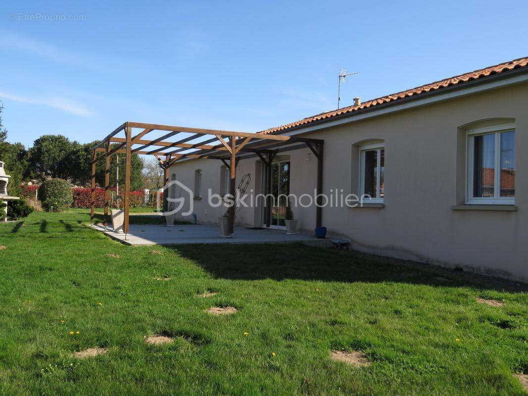 Maison à AZAY-SUR-THOUET