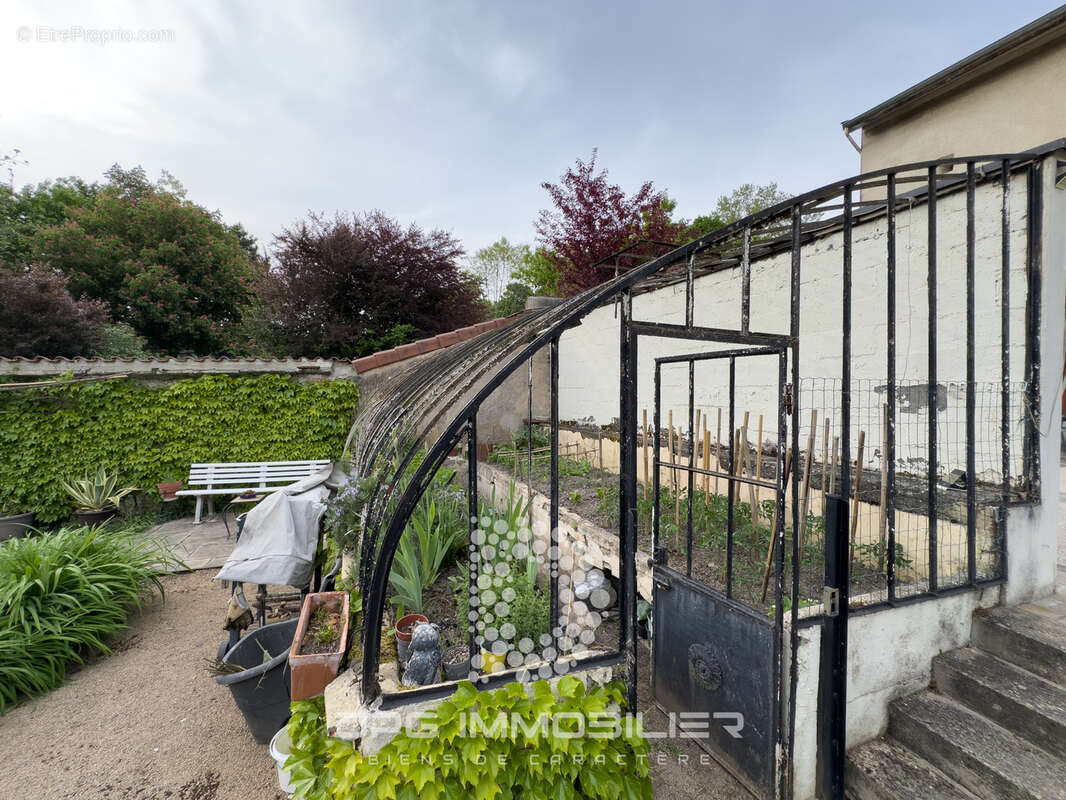 Maison à LA ROCHE-VINEUSE