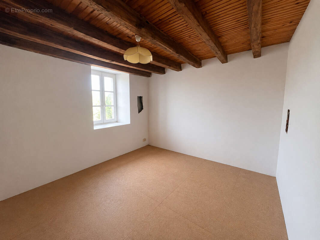 Appartement 140 m² à Saint-Maurice-La-Souterraine  - photo 10