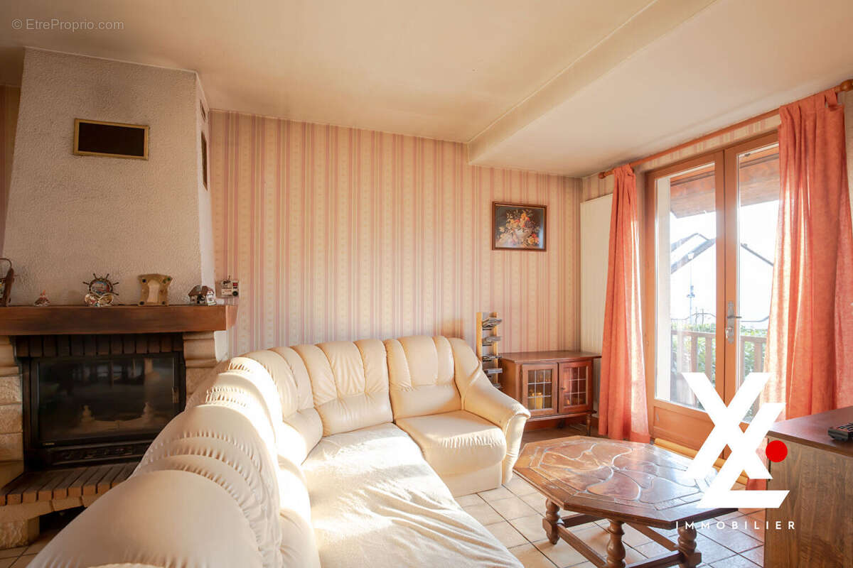 Maison à VELAINE-EN-HAYE