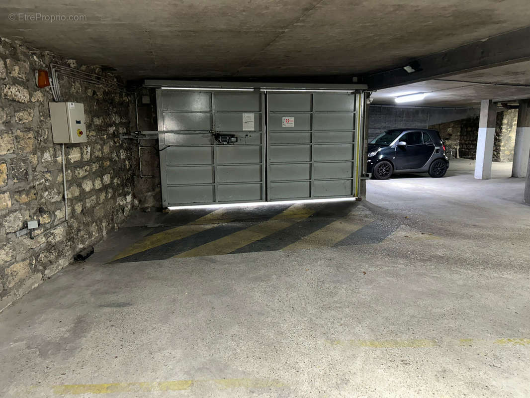 Parking à NEUILLY-SUR-SEINE