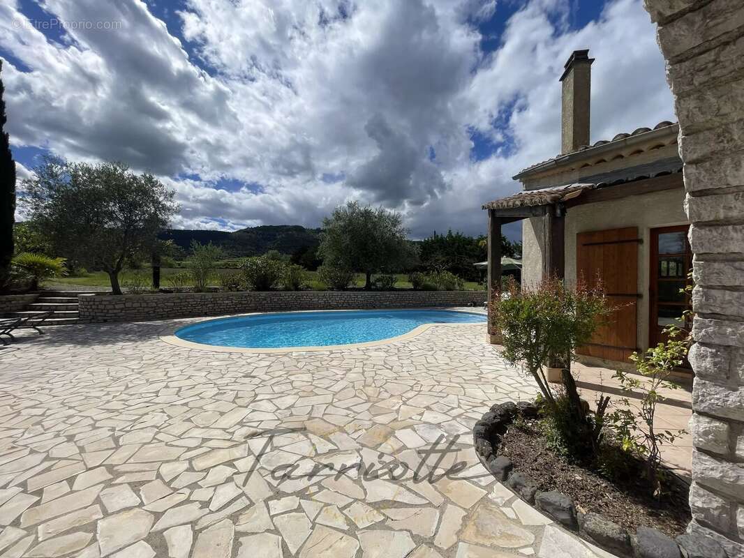 Maison à ALBA-LA-ROMAINE