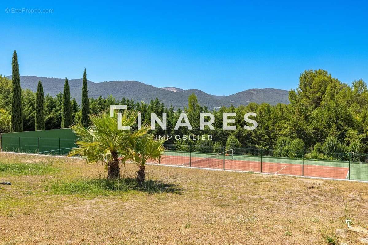 L'ICONIQUE - Villa T6 de 343m² - Dépendance - Piscine - Court de tennis - Terrain de 8000m² - 13420 GEMENOS - photo 24