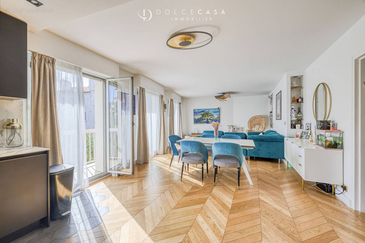 Appartement à CHARENTON-LE-PONT