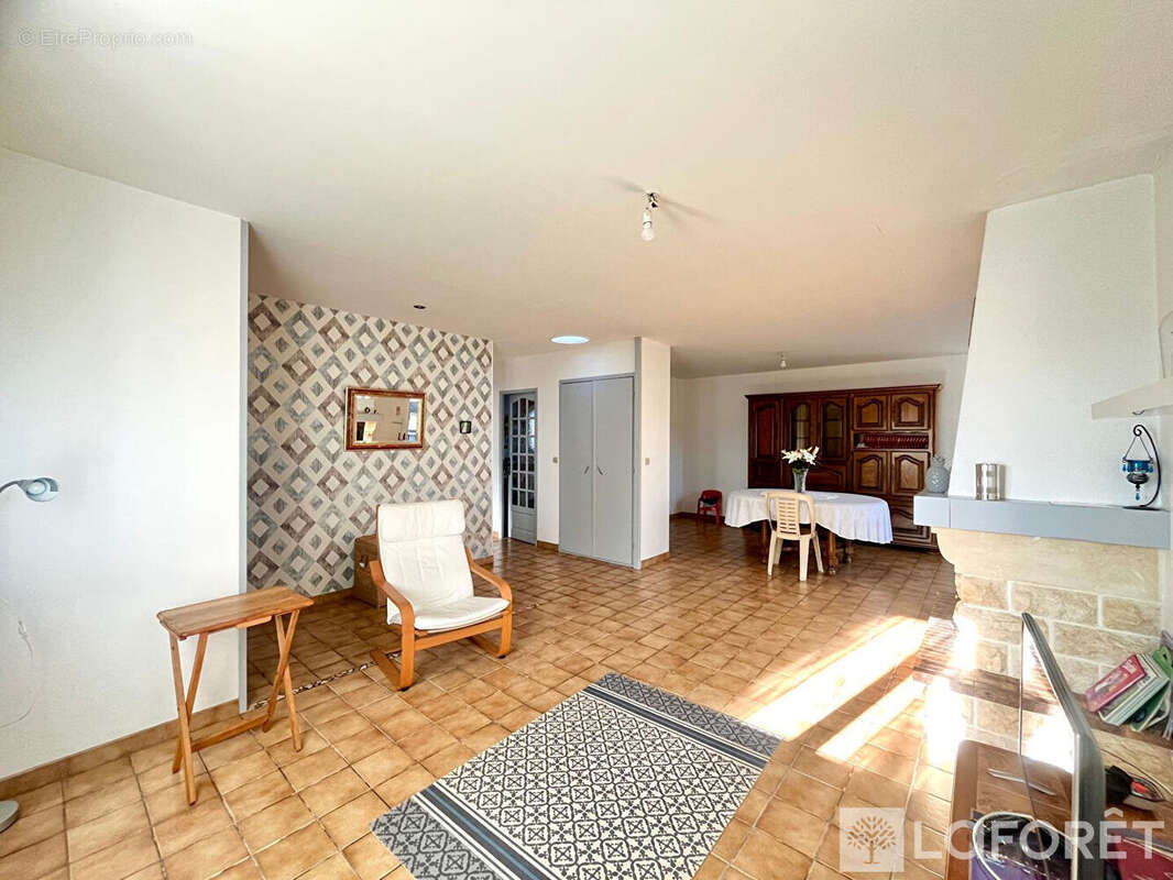 Maison Ambares Et Lagrave - 108m² -  3 chambres + garage - photo 5