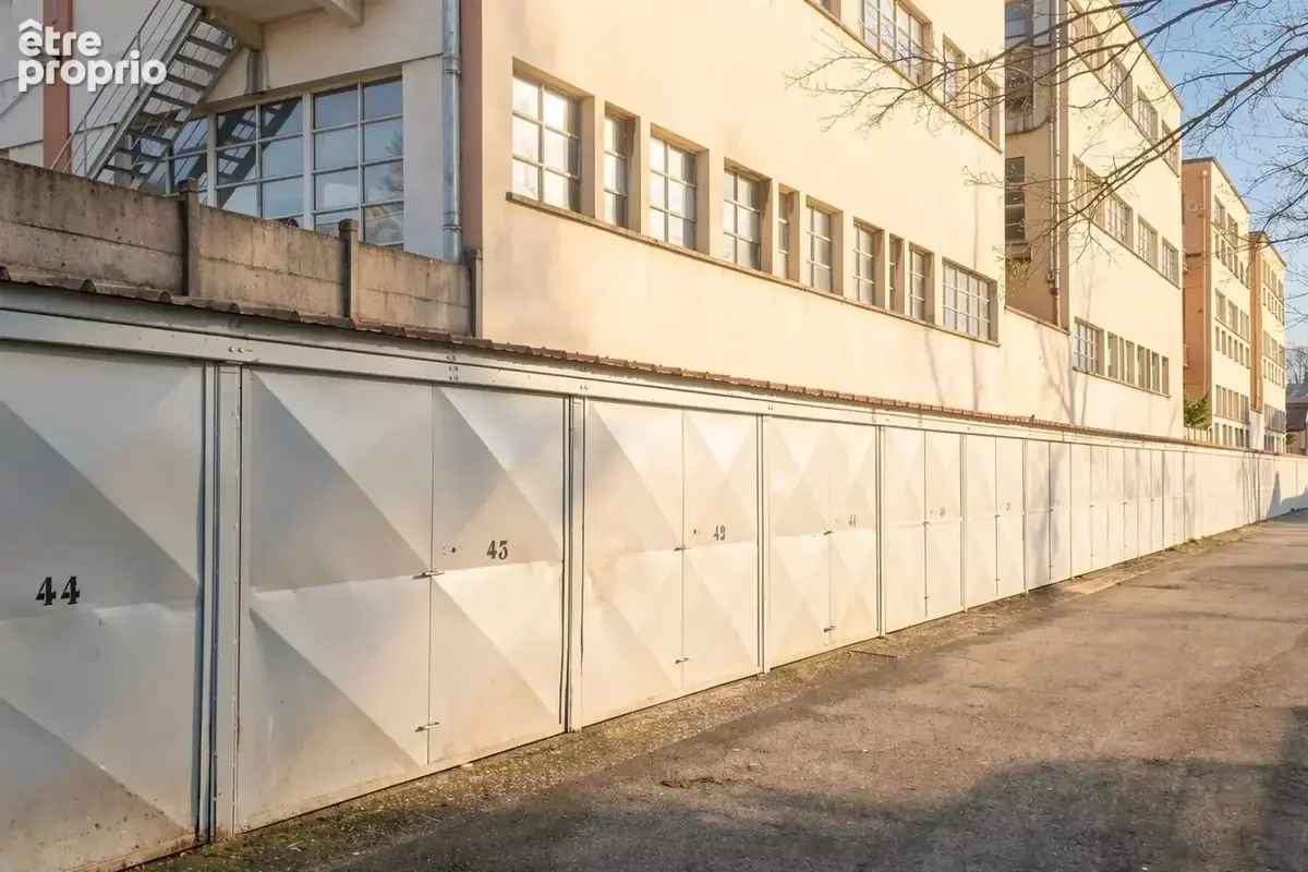 Photo Parking à Venissieux au prix de 692 000€