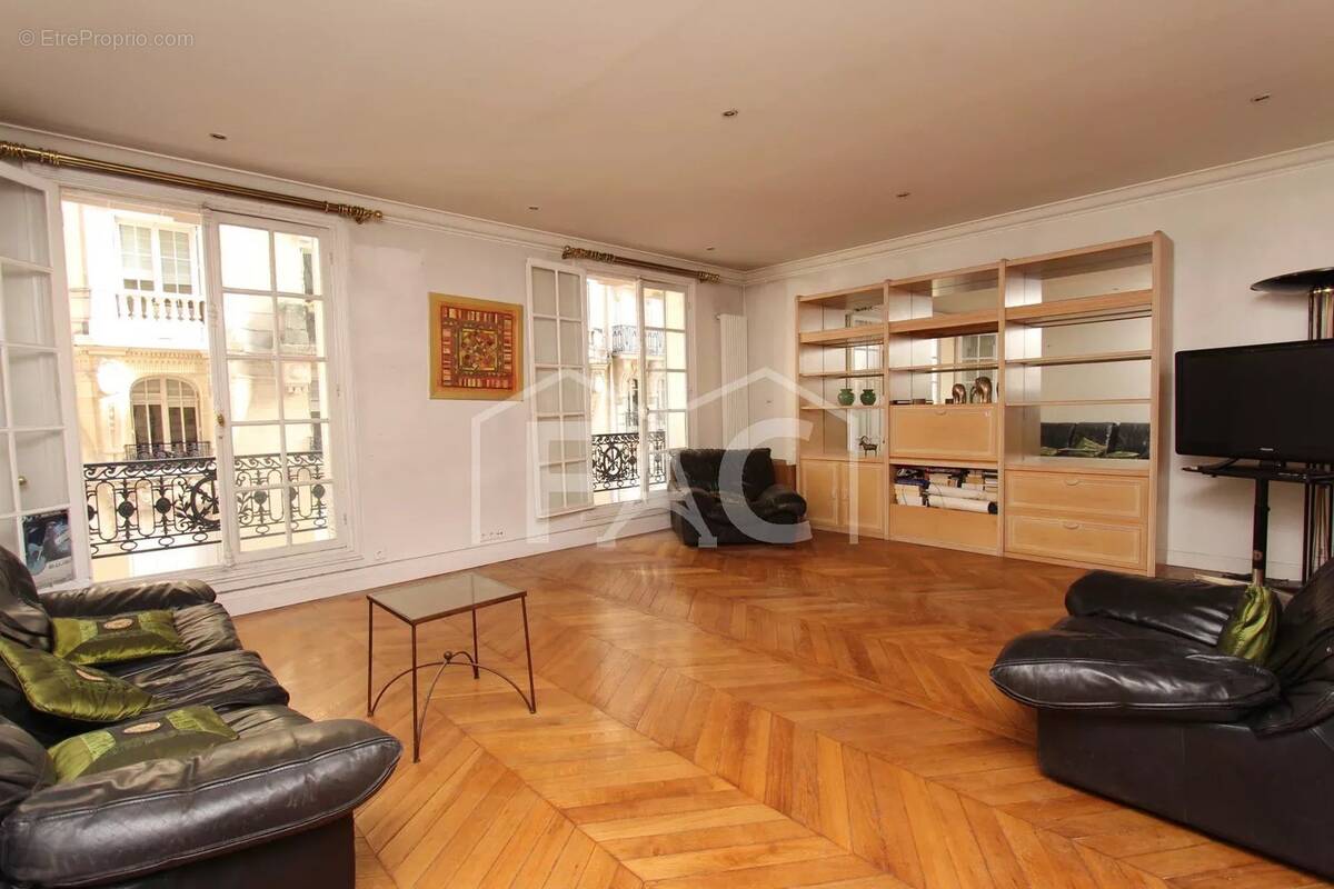 Appartement à PARIS-17E
