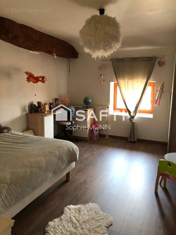 Maison 170 m² à Feillens  - photo 4