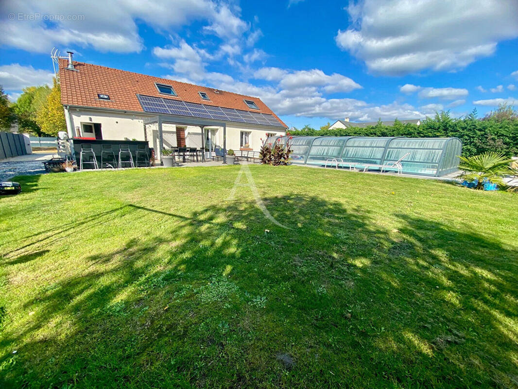 Maison à LA CHAPELLE-SAINT-MESMIN